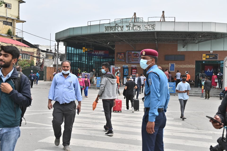 विमानस्थल नै बन्द गर्नुपर्ने गरी कसले फैलायो बमआतंक ?